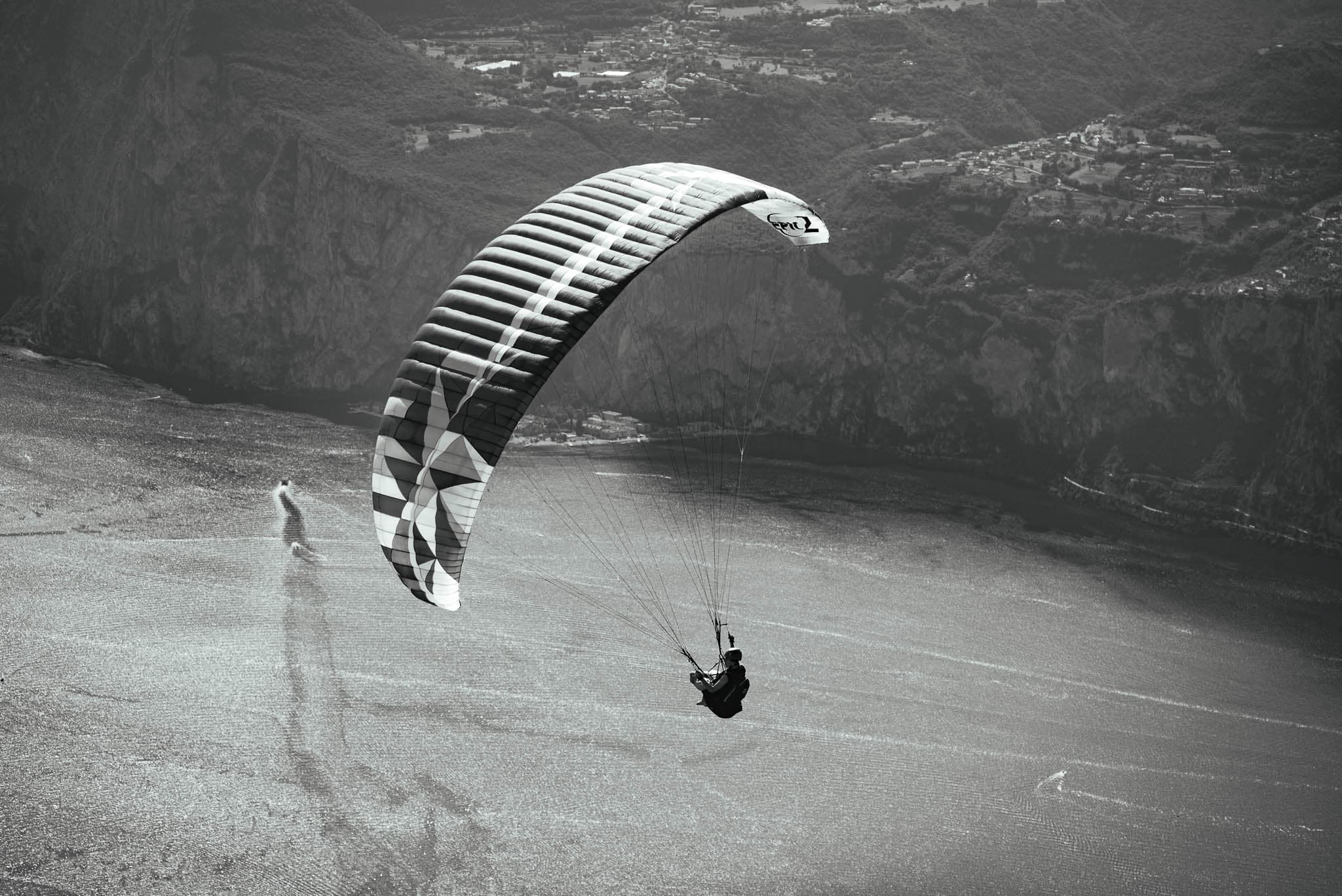 Bg7 - black-and-white