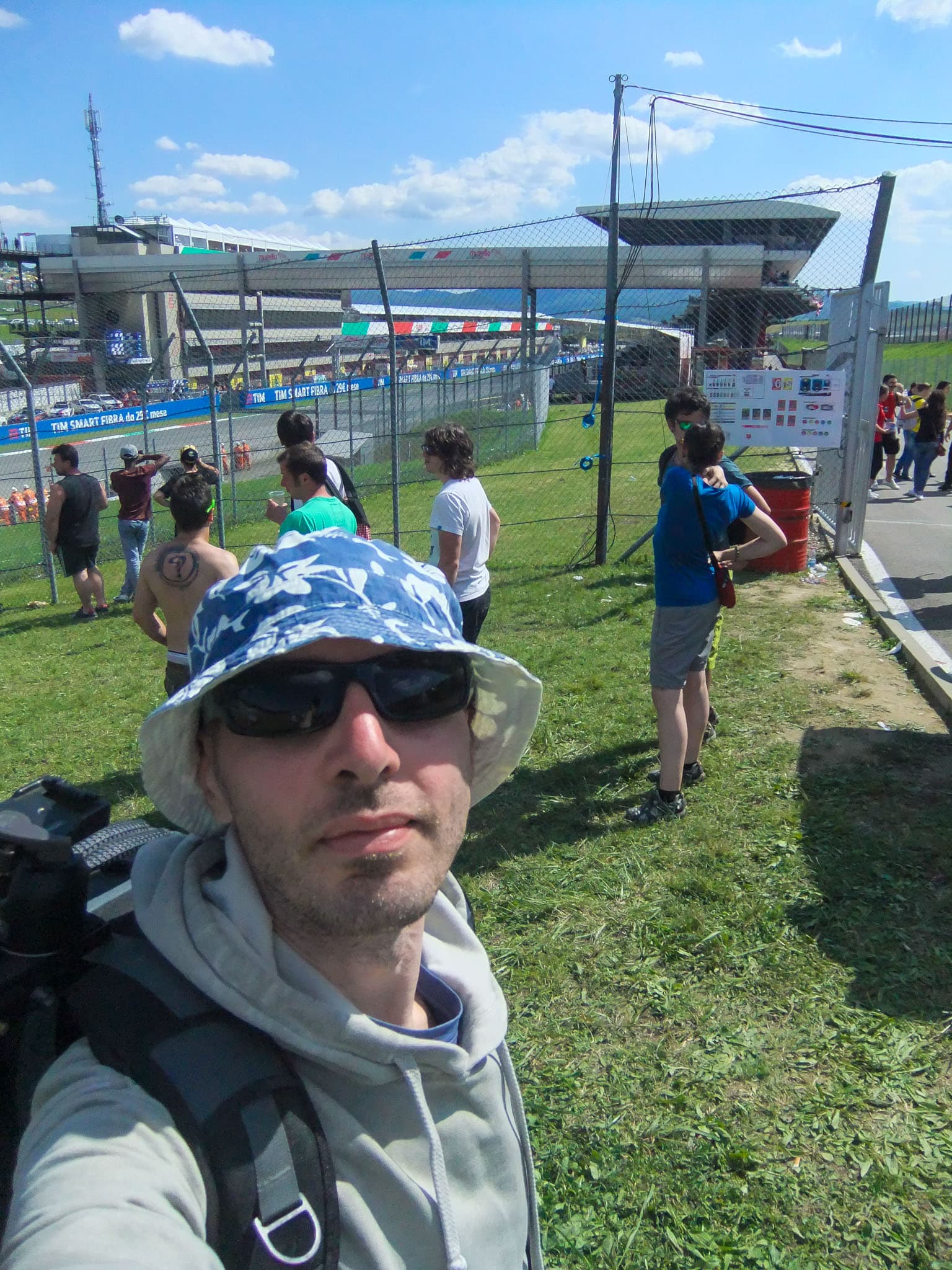 Bg78 - motogp-crowd