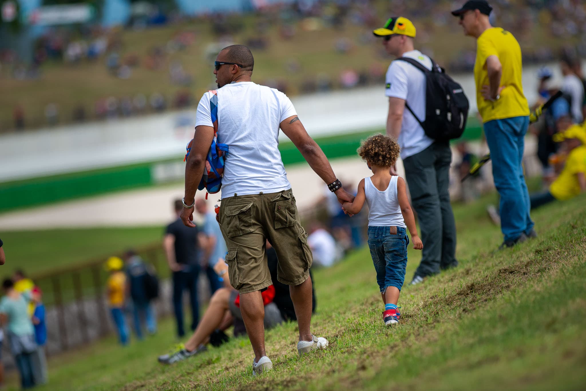 Bg8 - motogp-crowd