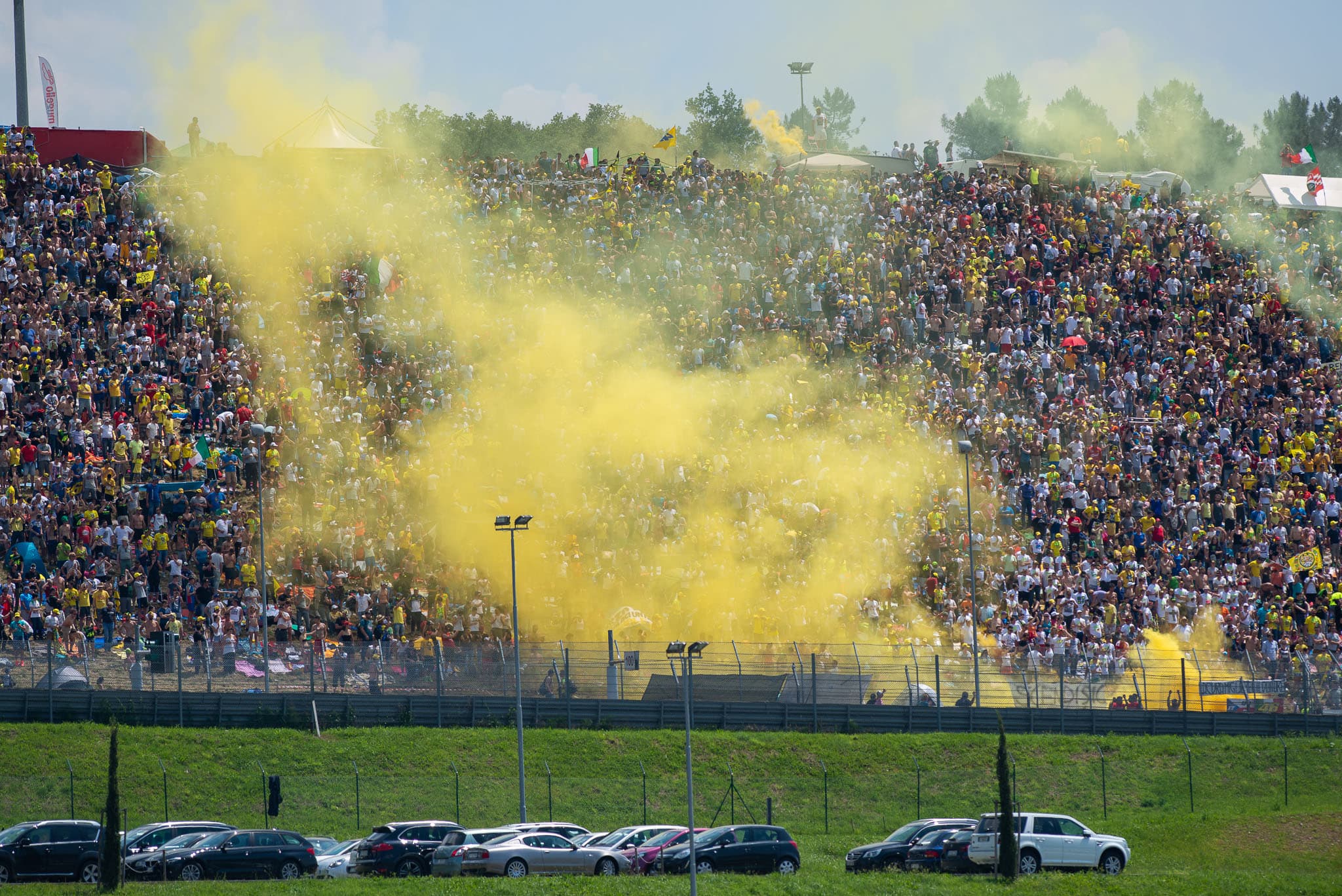 Bg83 - motogp-crowd