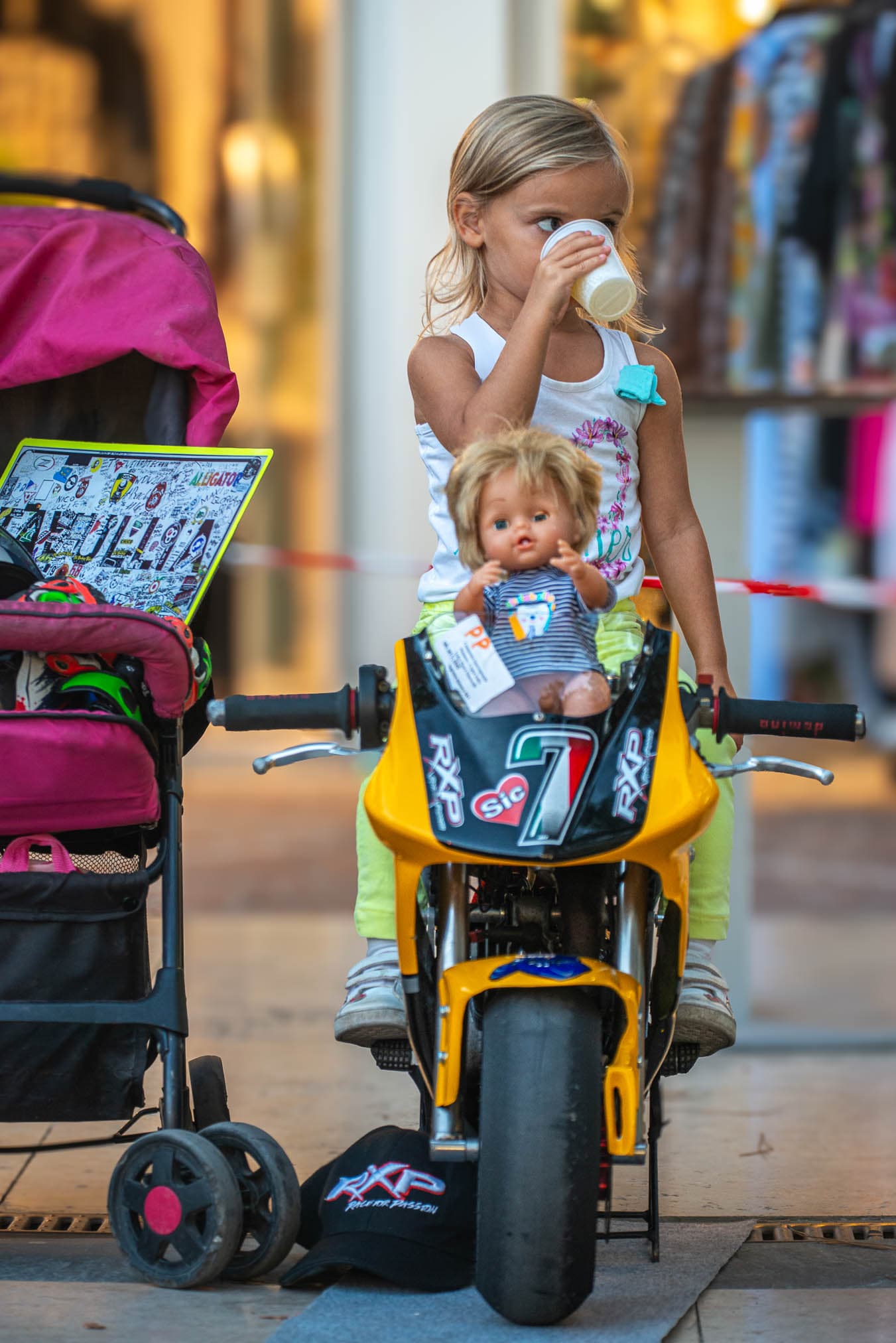 Pic16 - motogp-crowd